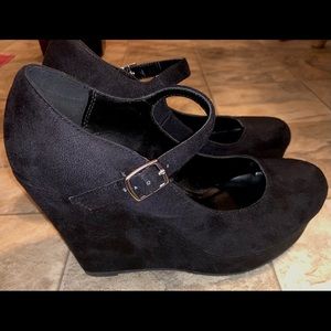 Rue 21 Black Wedged Heels (never worn)